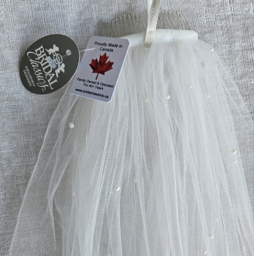 New, never worn 9 Foot Ivory Canadian Made Bridal Veil with pearl accents A00145 - Picture 4 of 12